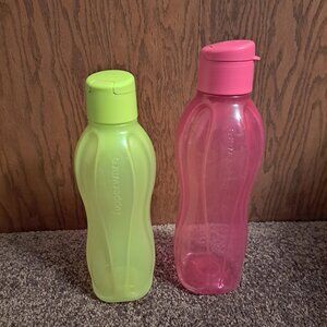 2 Tupperware Eco Sports Water Bottles #7181A-5,7370B-8